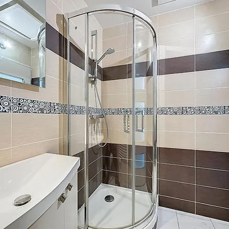 Joli Petit Duplex En Plein Centre-ville ! Appartement *